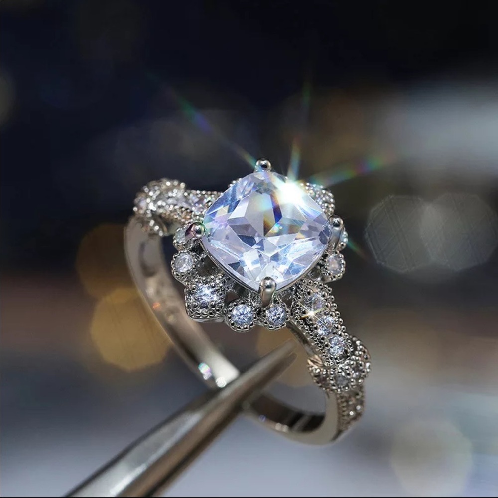 New Queen 925 Silver Diamond Engagement Ring - Picture 3 of 6